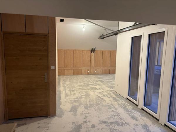LIBOURNE IMMEDIAT - TRES BEAU BATIMENT PARFAIT ETAT - GARAGES ET BUREAUX - BON RAPPORT LOCATIF