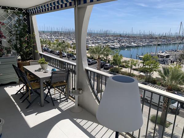 MAGNIFIQUE TROIS PIECES RENOVE VUE PORT