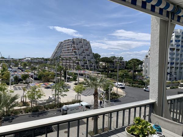 MAGNIFIQUE TROIS PIECES RENOVE VUE PORT