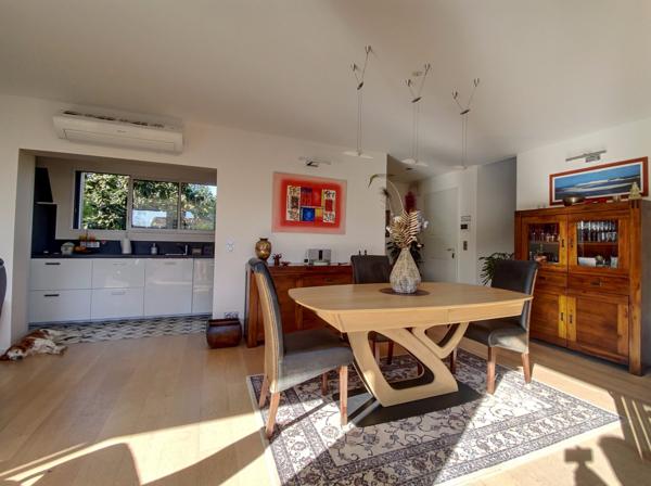 GUJAN MESTRAS ! Maison 4 pièces de 109 m2, terrasse, toit-terrasse, piscine, carport, parcelle de 414 m2