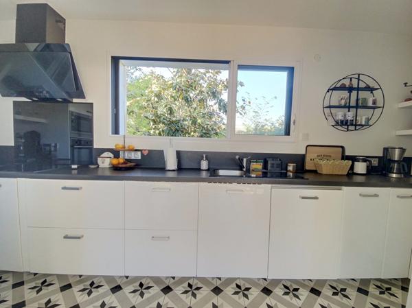GUJAN MESTRAS ! Maison 4 pièces de 109 m2, terrasse, toit-terrasse, piscine, carport, parcelle de 414 m2