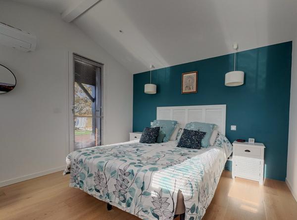 GUJAN MESTRAS ! Maison 4 pièces de 109 m2, terrasse, toit-terrasse, piscine, carport, parcelle de 414 m2