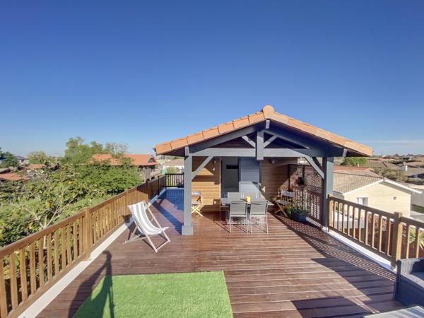 GUJAN MESTRAS ! Maison 4 pièces de 109 m2, terrasse, toit-terrasse, piscine, carport, parcelle de 414 m2