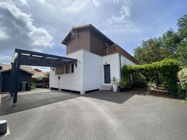 GUJAN MESTRAS ! Maison 4 pièces de 109 m2, terrasse, toit-terrasse, piscine, carport, parcelle de 414 m2