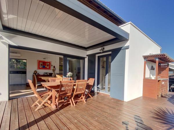 GUJAN MESTRAS ! Maison 4 pièces de 109 m2, terrasse, toit-terrasse, piscine, carport, parcelle de 414 m2
