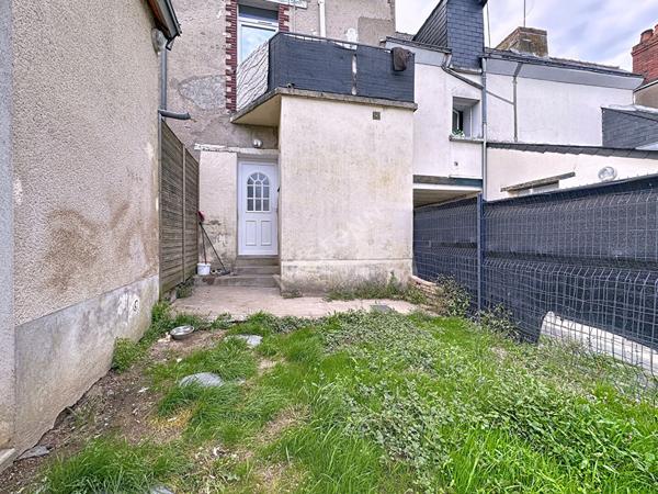 Maison à vendre d'une superficie de 58m2 à Combrée - 1 chambre et un bureau - Jardin