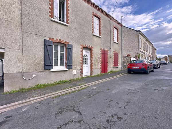 Maison à vendre d'une superficie de 58m2 à Combrée - 1 chambre et un bureau - Jardin