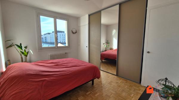 Villeurbanne (69100) À LOUER - T3 lumineux avec balcon et loggia fermée - 950 € CC - 67,38 m²