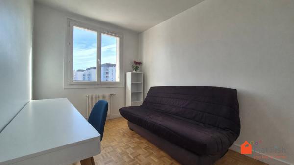 Villeurbanne (69100) À LOUER - T3 lumineux avec balcon et loggia fermée - 950 € CC - 67,38 m²