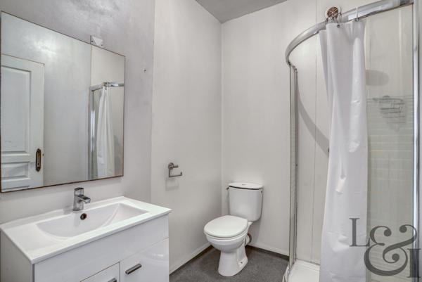 Ensemble immobilier composé d'un local commercial et de 7 appartements au Temple-sur-Lot ( Lot-et-Garonne, 47)