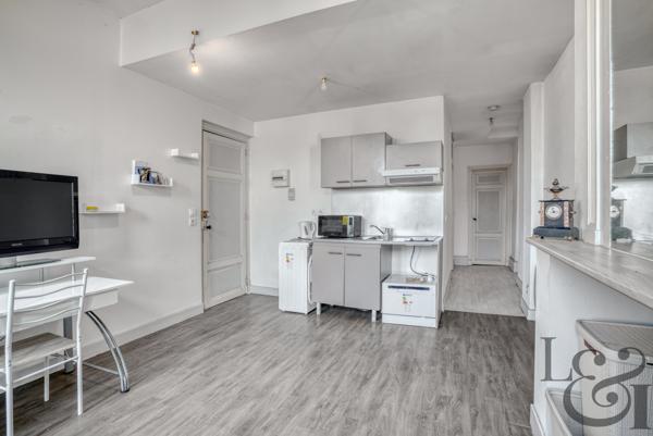 Ensemble immobilier composé d'un local commercial et de 7 appartements au Temple-sur-Lot ( Lot-et-Garonne, 47)