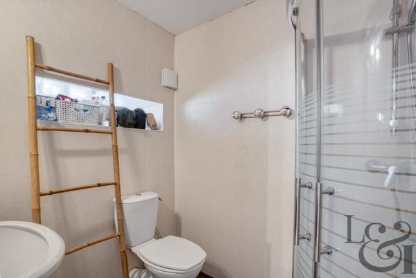 Ensemble immobilier composé d'un local commercial et de 7 appartements au Temple-sur-Lot ( Lot-et-Garonne, 47)