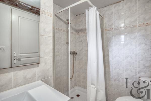 Ensemble immobilier composé d'un local commercial et de 7 appartements au Temple-sur-Lot ( Lot-et-Garonne, 47)
