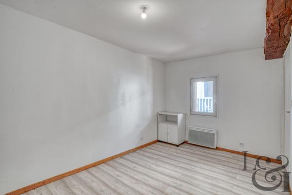 Ensemble immobilier composé d'un local commercial et de 7 appartements au Temple-sur-Lot ( Lot-et-Garonne, 47)