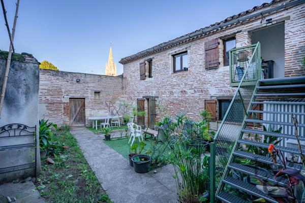 Ensemble immobilier composé d'un local commercial et de 7 appartements au Temple-sur-Lot ( Lot-et-Garonne, 47)