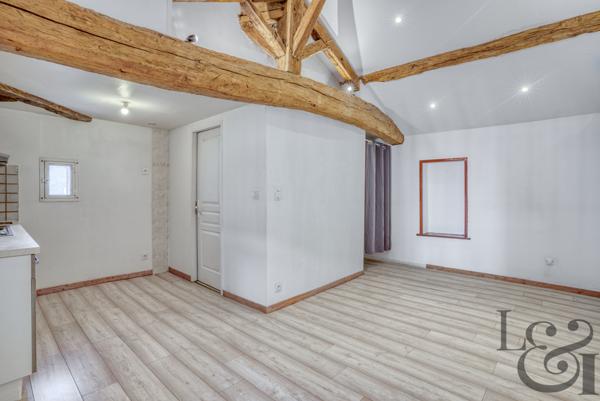 Ensemble immobilier composé d'un local commercial et de 7 appartements au Temple-sur-Lot ( Lot-et-Garonne, 47)