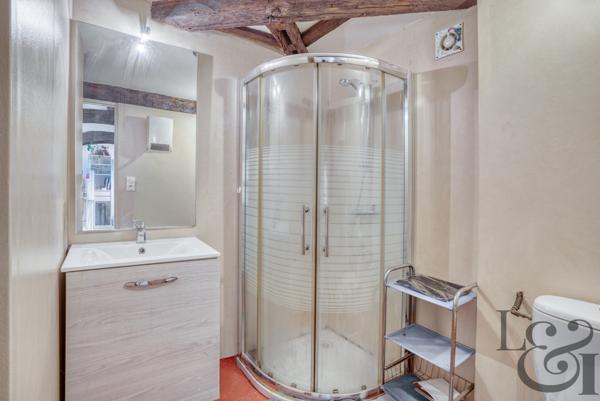Ensemble immobilier composé d'un local commercial et de 7 appartements au Temple-sur-Lot ( Lot-et-Garonne, 47)