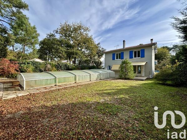 Maison 5 pièces de 111 m² à Les Mathes (17570)