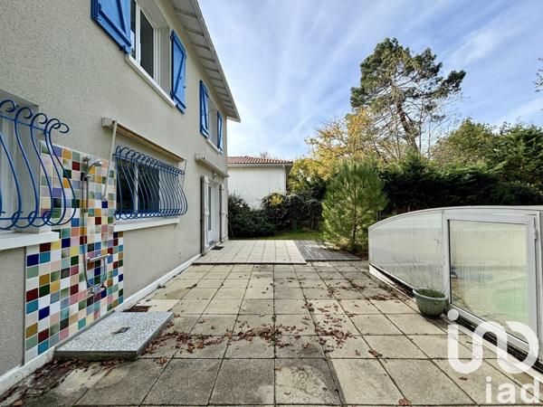 Maison 5 pièces de 111 m² à Les Mathes (17570)