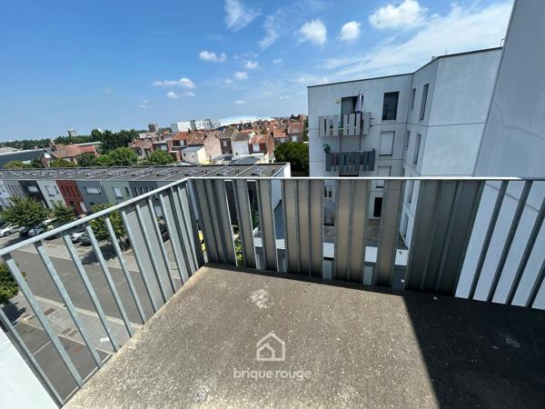Magnifique T2 au dernier étage avec balcon et parking