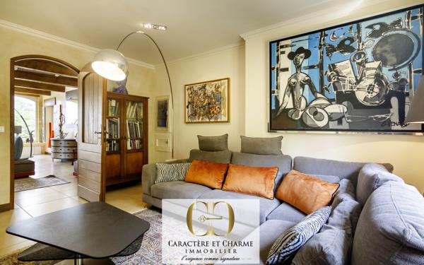 Sarlat-la-Canéda (24200) Propriété contemporaine en pierre - prestations élevées - Piscine.