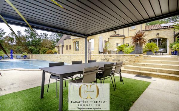 Sarlat-la-Canéda (24200) Propriété contemporaine en pierre - prestations élevées - Piscine.