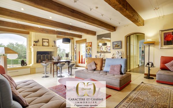 Sarlat-la-Canéda (24200) Propriété contemporaine en pierre - prestations élevées - Piscine.