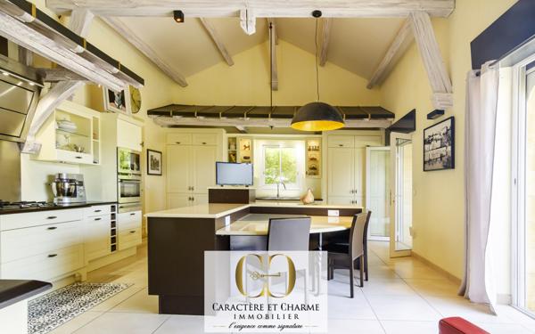 Sarlat-la-Canéda (24200) Propriété contemporaine en pierre - prestations élevées - Piscine.