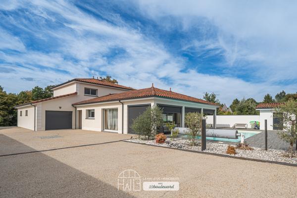 Maison
         8 pièces
        - 250 m² 639 900 € *
