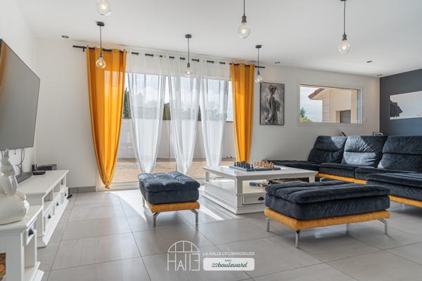 Maison
         8 pièces
        - 250 m² 639 900 € *