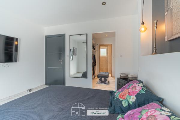 Maison
         8 pièces
        - 250 m² 639 900 € *