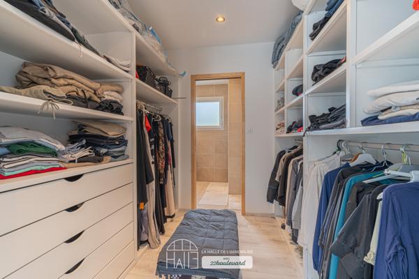 Maison
         8 pièces
        - 250 m² 639 900 € *