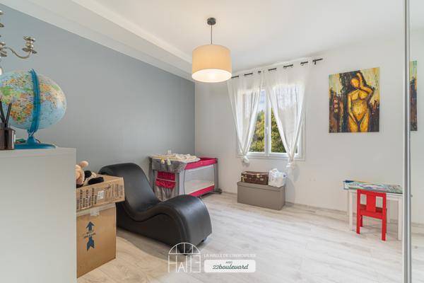 Maison
         8 pièces
        - 250 m² 639 900 € *