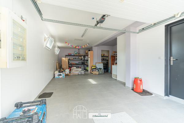 Maison
         8 pièces
        - 250 m² 639 900 € *