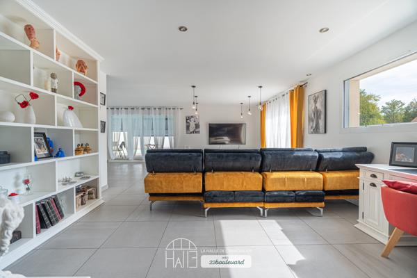 Maison
         8 pièces
        - 250 m² 639 900 € *