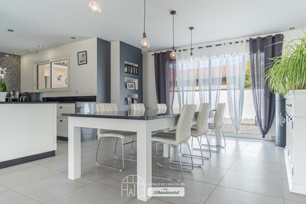Maison
         8 pièces
        - 250 m² 639 900 € *