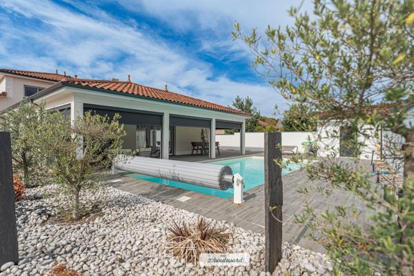 Maison
         8 pièces
        - 250 m² 639 900 € *