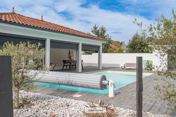 Maison
         8 pièces
        - 250 m² 639 900 € *