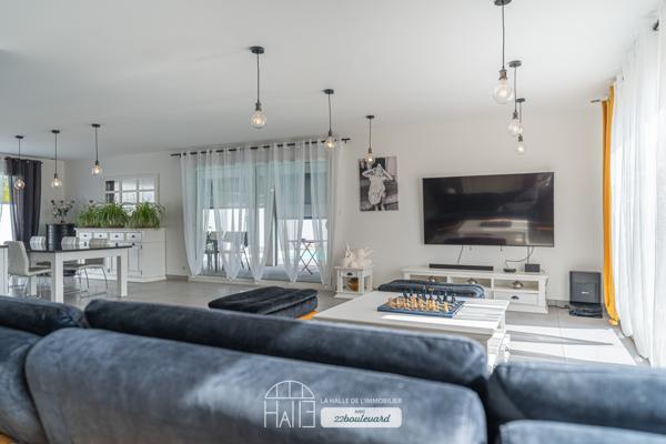 Maison
         8 pièces
        - 250 m² 639 900 € *