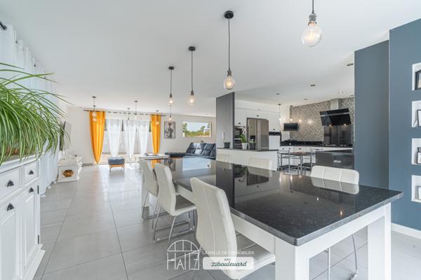 Maison
         8 pièces
        - 250 m² 639 900 € *