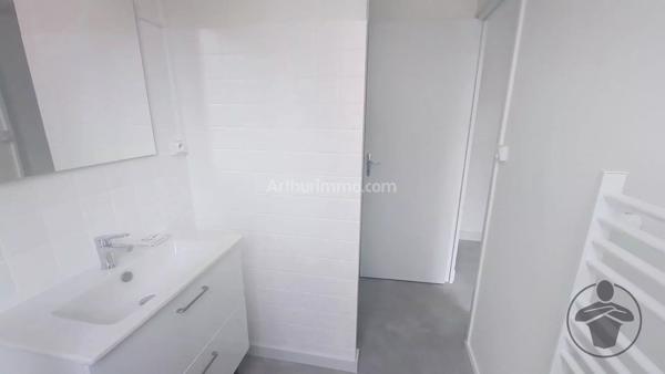 Location                                                      Appartement
                        
                     2 pièces                      44 m2                     à Coutras