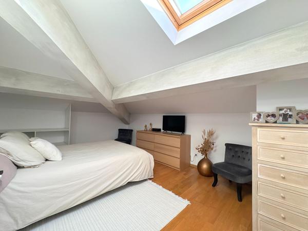 A VENDRE 84120 PERTUIS APPARTEMENT DUPLEX TYPE 4 PIECES D'ENVIRON 66 M² LOI CARREZ  (98M² AU SOL) AVEC BALCON ET STATIONNEMENT