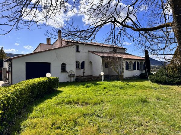 Grande villa 205 m² avec piscine et garage sur terrain 1350 m², vue dégagée montagne Alaric