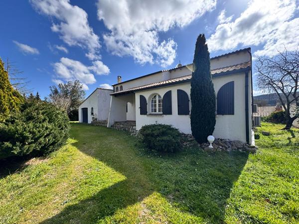 Grande villa 205 m² avec piscine et garage sur terrain 1350 m², vue dégagée montagne Alaric