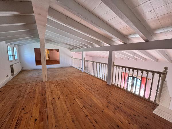 Grande villa 205 m² avec piscine et garage sur terrain 1350 m², vue dégagée montagne Alaric