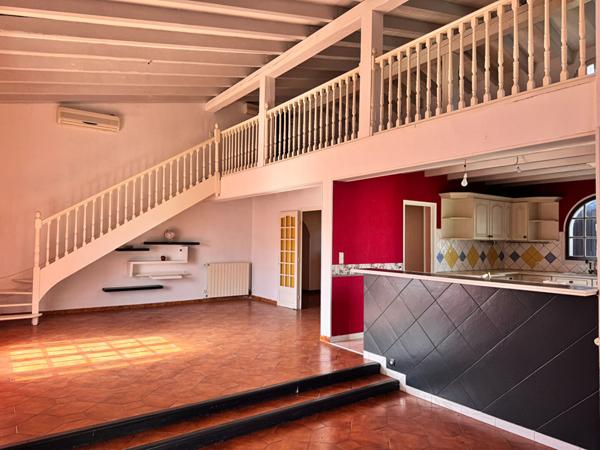 Grande villa 205 m² avec piscine et garage sur terrain 1350 m², vue dégagée montagne Alaric