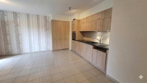 Appartement 3 pièces à louer au centre-ville de Décines Charpieu