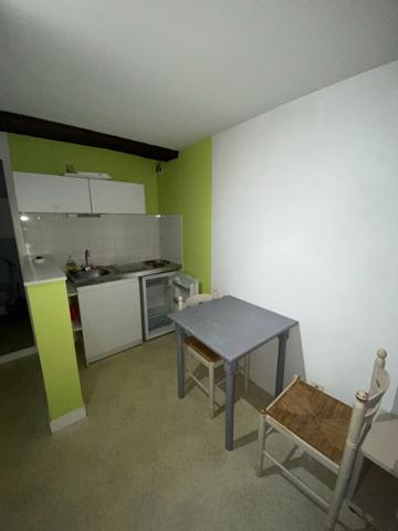 LAVAL Studio Meublé