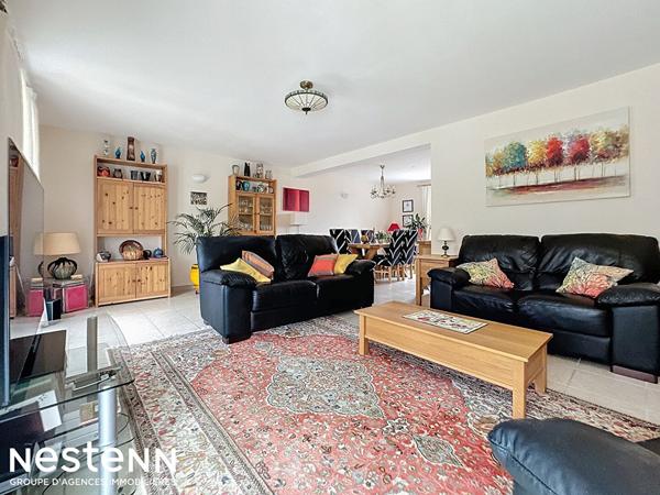 Maison T7 élevée d'un étage, libre de 4 faces,160 m² sur parcelle de 1336 m²