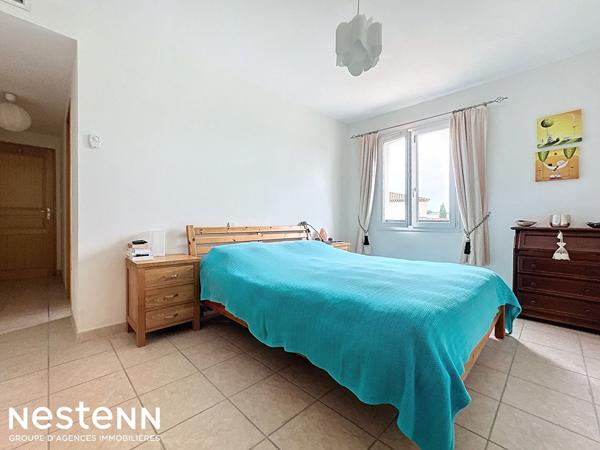 Maison T7 élevée d'un étage, libre de 4 faces,160 m² sur parcelle de 1336 m²